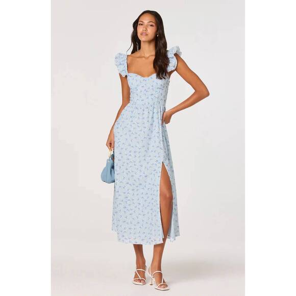 ASTR Dresses & Skirts - NEW ASTR wedelia floral dress in blue